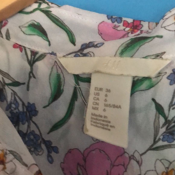 H&M Multicolor Floral Sheer Sleeveless Button Down Collared Shirt - Picture 4 of 4